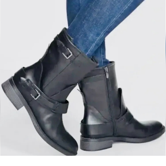 Enzo Angiolini Easharia Black Leather Buckle Zippered Motorcycle Boot - Picture 2 of 10